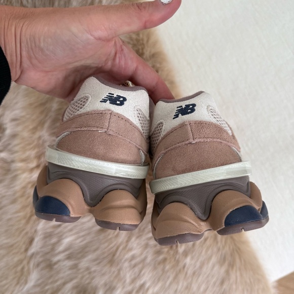 New balance sneakers 8 nwot 9060 - Picture 2 of 4